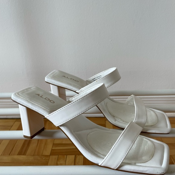 White strappy block heel sandals - Picture 3 of 6